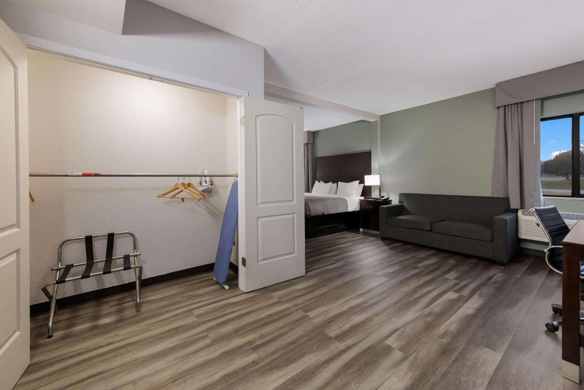Quality Inn Merriam Kansas City Buitenkant foto