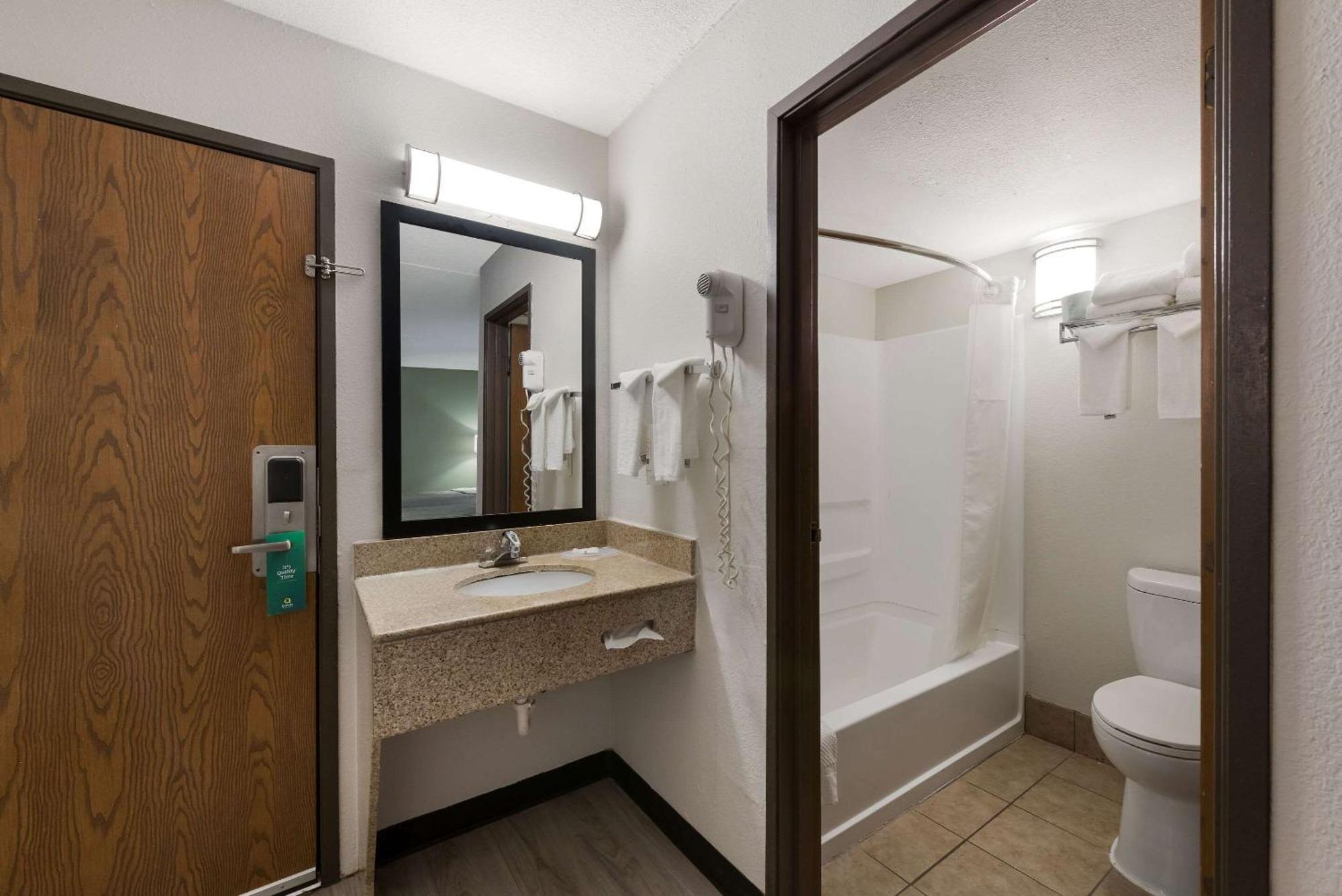 Quality Inn Merriam Kansas City Buitenkant foto